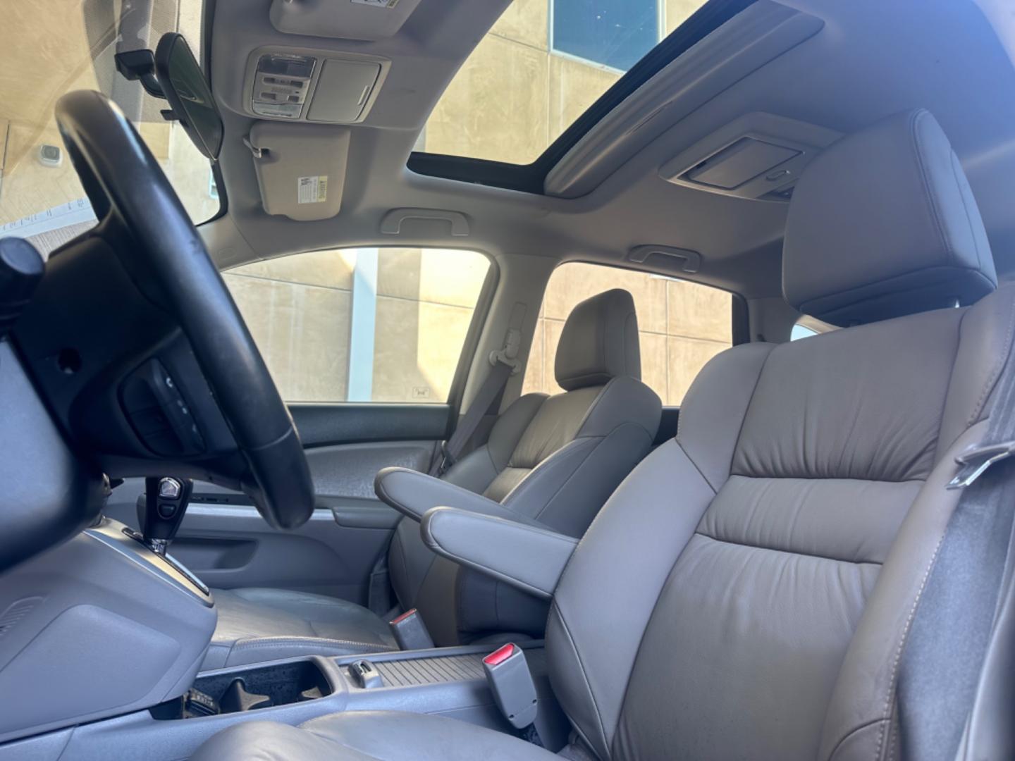 2012 BLUE /GRAY Honda CR-V leather (JHLRM3H70CC) with an 4 CYLINDER engine, Automatic transmission, located at 30 S. Berkeley Avenue, Pasadena, CA, 91107, (626) 248-7567, 34.145447, -118.109398 - Cars and Trucks!! Leather! Moon-roof! Well equipped! In the bustling streets of Pasadena, CA, and the vibrant neighborhoods of Altadena, Glendale, and the broader LA County, finding a reliable, stylish, and affordable vehicle can be a daunting task, especially if you're navigating the complexities - Photo#16